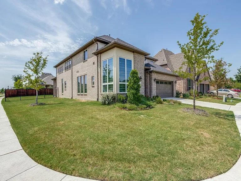 2101 Hebert Ct — Photo 13