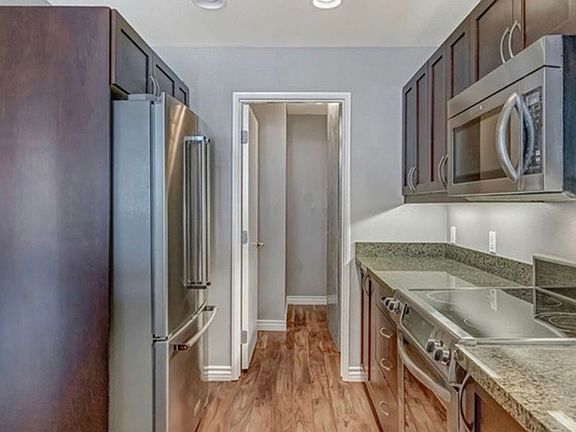 4th image of 427 9th Ave Unit 605