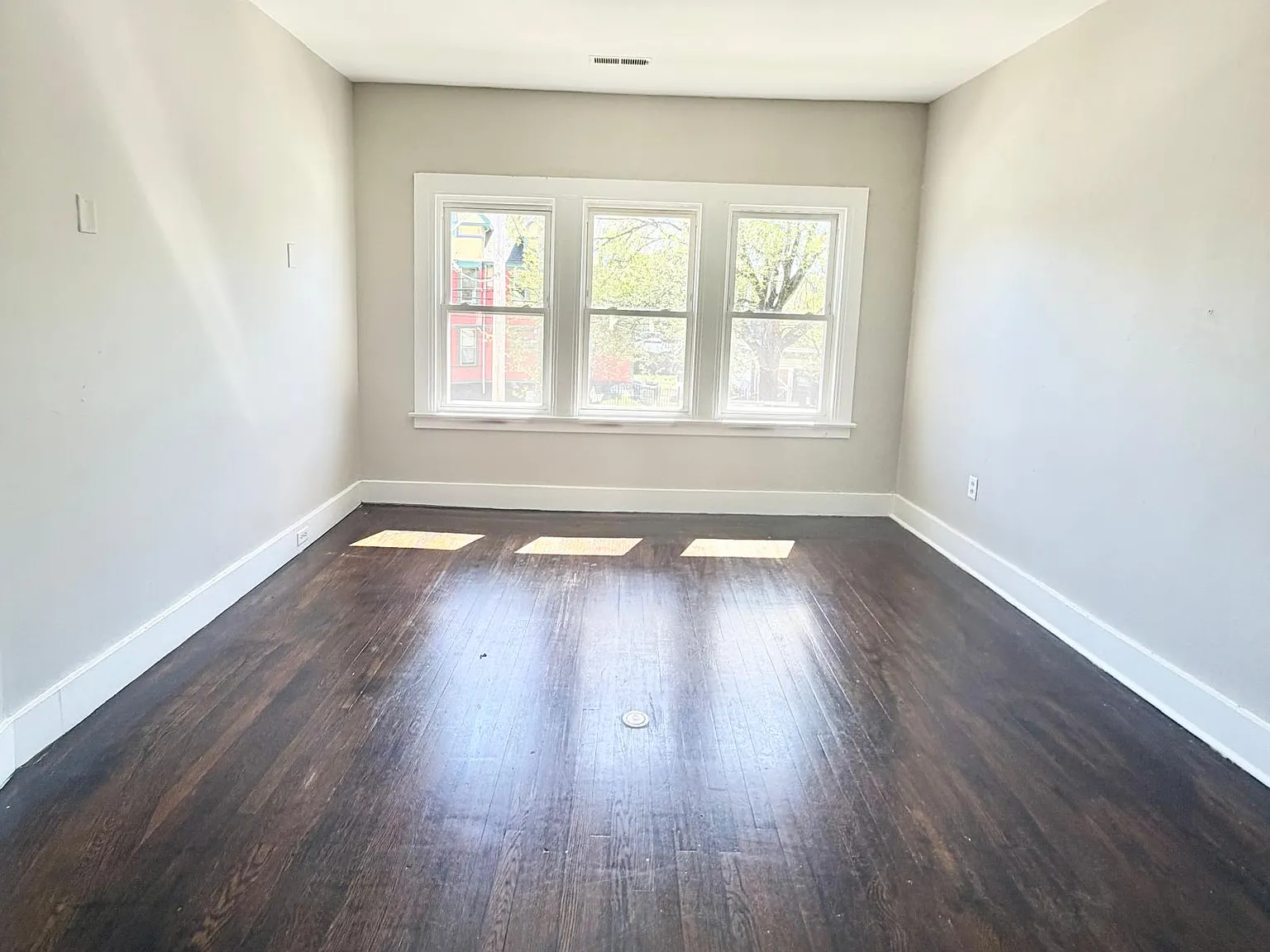 3 bed, 850 sqft, $1,575 — Photo 3