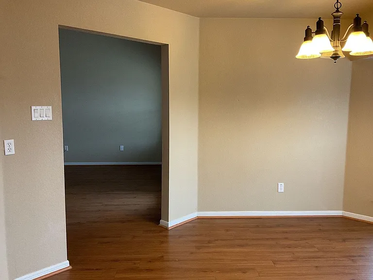 3508 Lauren St — Photo 7