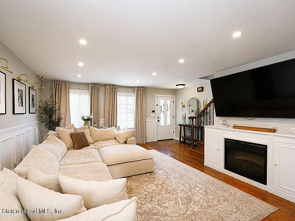 4th image of 34 Pheasant Ln