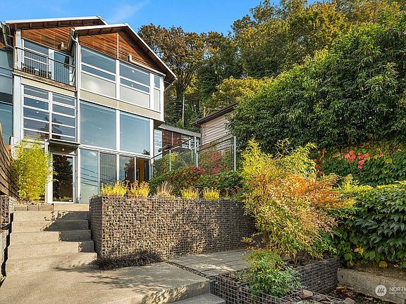 5th image of 1312 Lakeview Blvd E #A