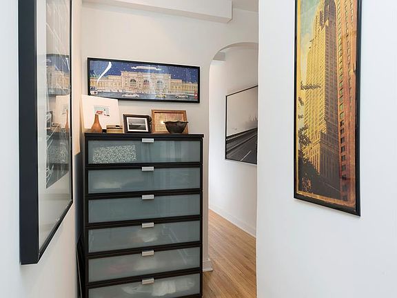 4th image of 339 E 58th St APT 6J