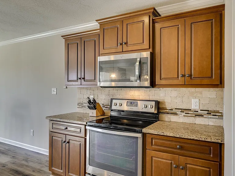 124 Radcliff Dr — Photo 18