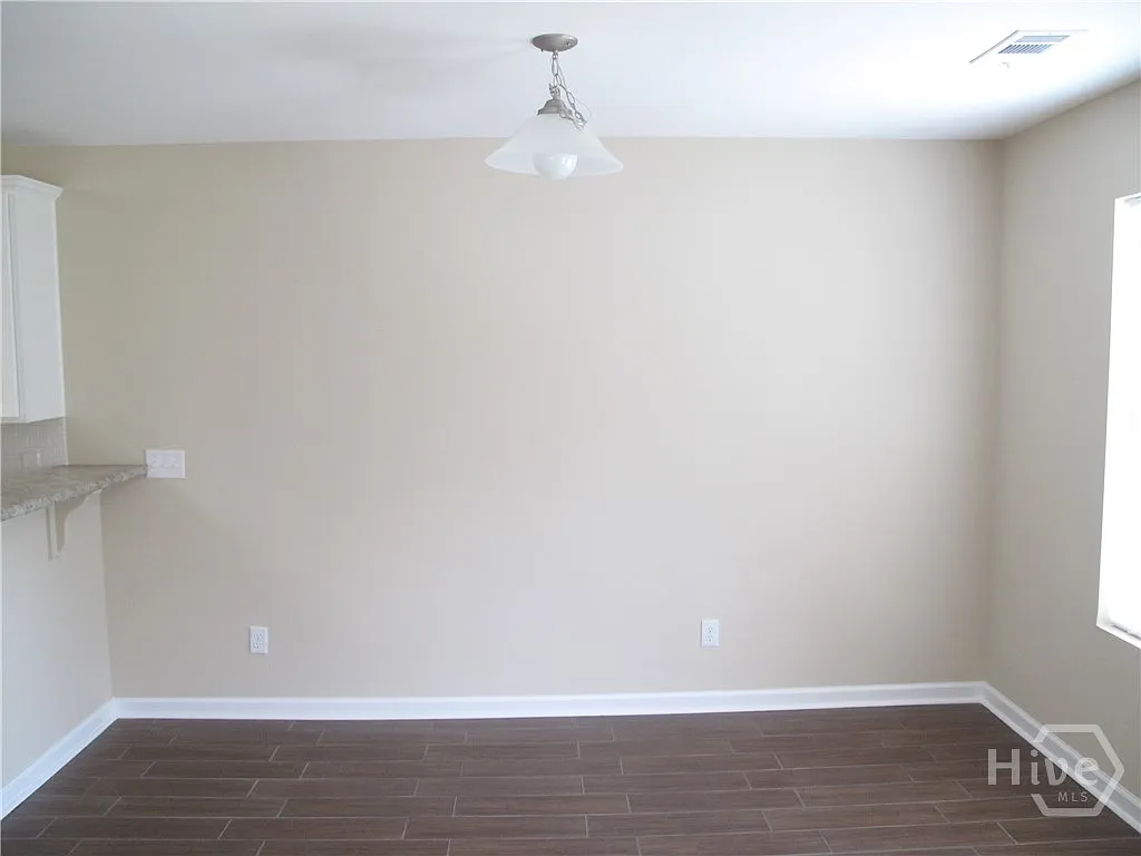 3 bed, 2.5 bath, 1498 sqft, $1,800 — Photo 4