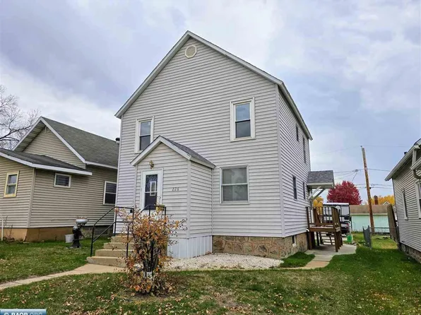 226 9th St SW, Chisholm, MN 55719