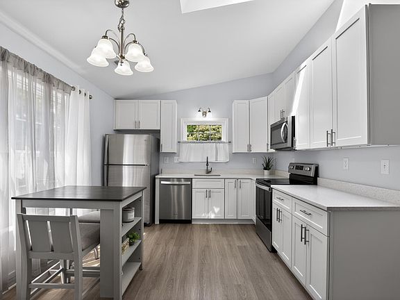 4th image of 738 White Sands Dr