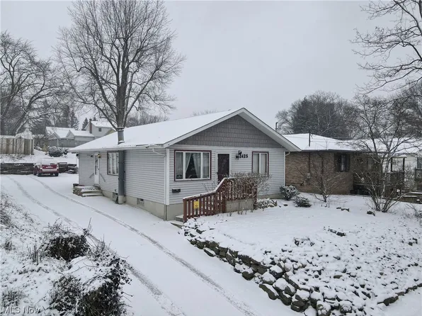 2425 Newton St, Akron, OH 44305