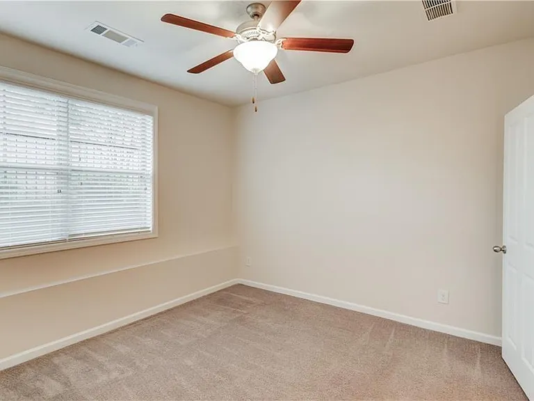 4258 Tacoma Trce — Photo 31