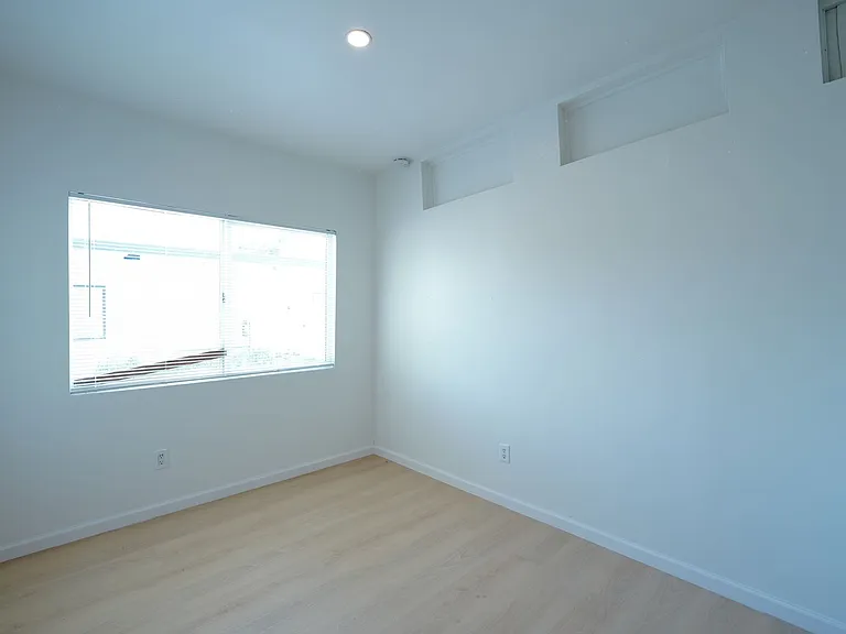 1443 N Riverside Ave — Photo 19