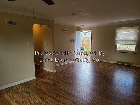 4th image of 1372 Trampe Ave