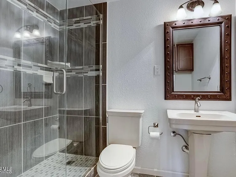 40 E Fairmont Dr — Photo 13