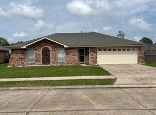 658 Ridgewood Dr, Port Neches, TX 77651