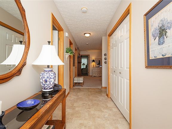 3rd image of 29 Canterbury Cir