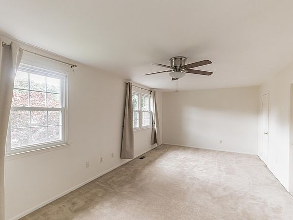 5th image of 10401 Headly Ct