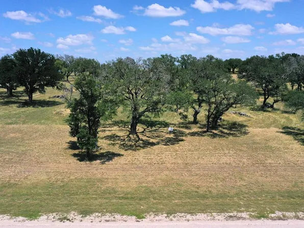 209 Axis Cir, Fredericksburg, TX 78624