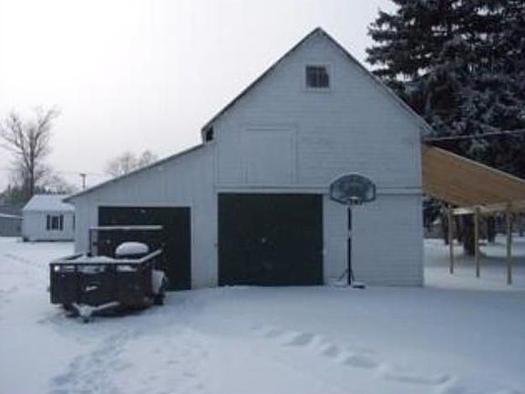 2nd image of 52 Hughes St W