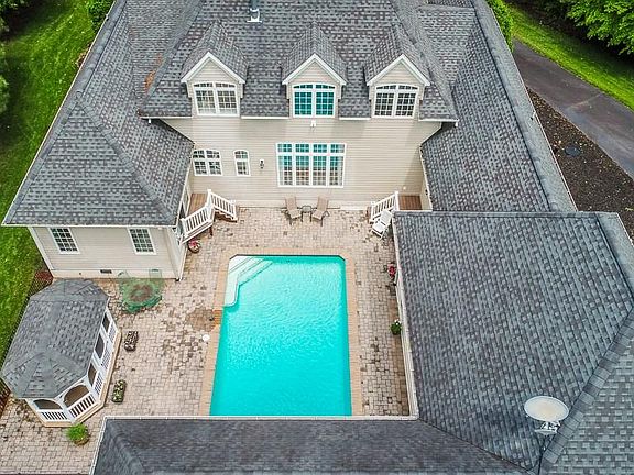 2nd image of 10105 Tripps Ln