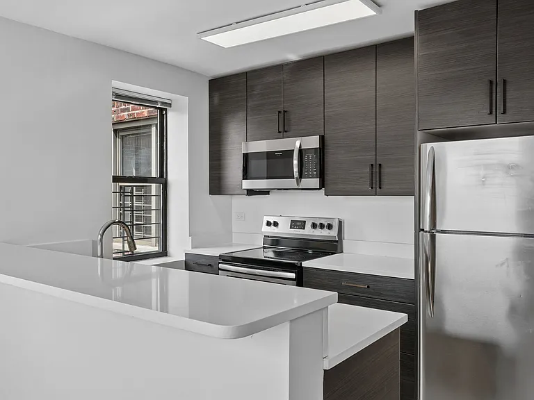2400 Webb Ave #7K — Photo 3