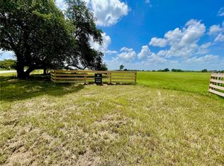 671 Oil Field Rd, Bellville, TX 77418