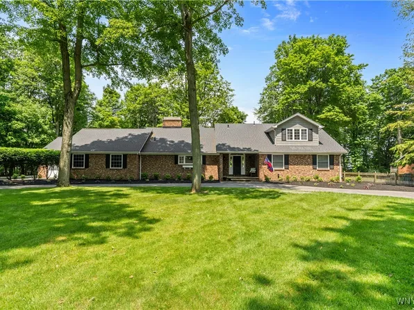 9800 Hollingson Rd, Clarence, NY 14031