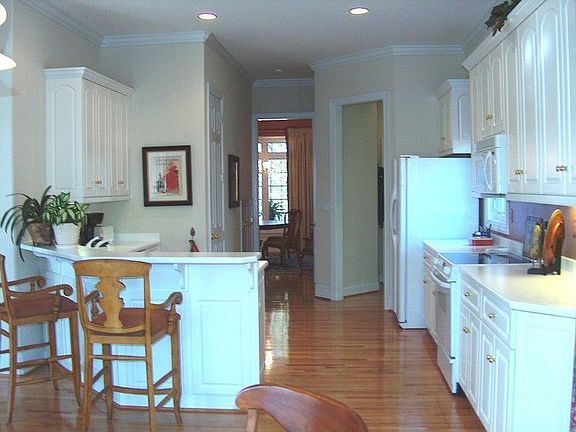 5th image of 137 Longwood Green Ct