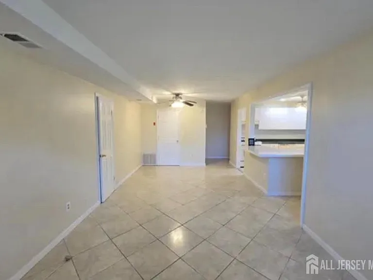 334 College Dr — Photo 2