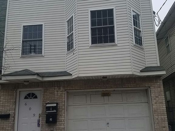 5th image of 609 Bramhall Ave