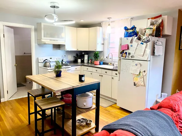 135 Central St APT 3, Somerville, MA 02145