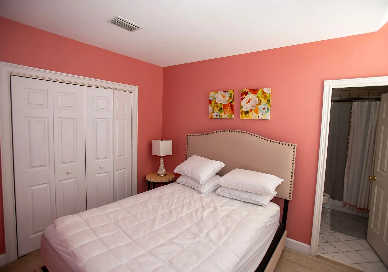 1 bedroom in Downtown Athens! Walk to campus! — Photo 3