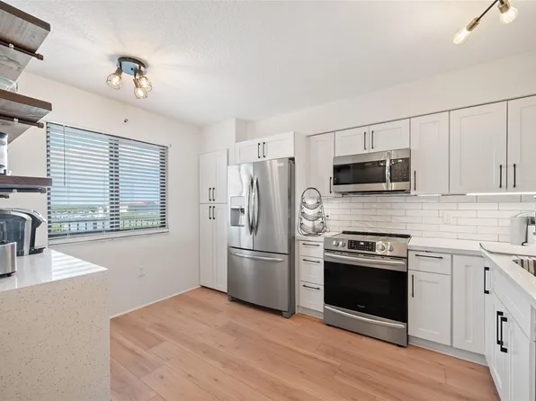 2240 N Cypress Bend Dr APT 802, Pompano Beach, FL 33069