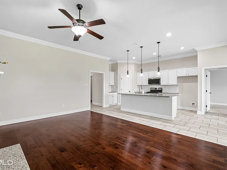 1943 Valdemar Pl — Photo 18