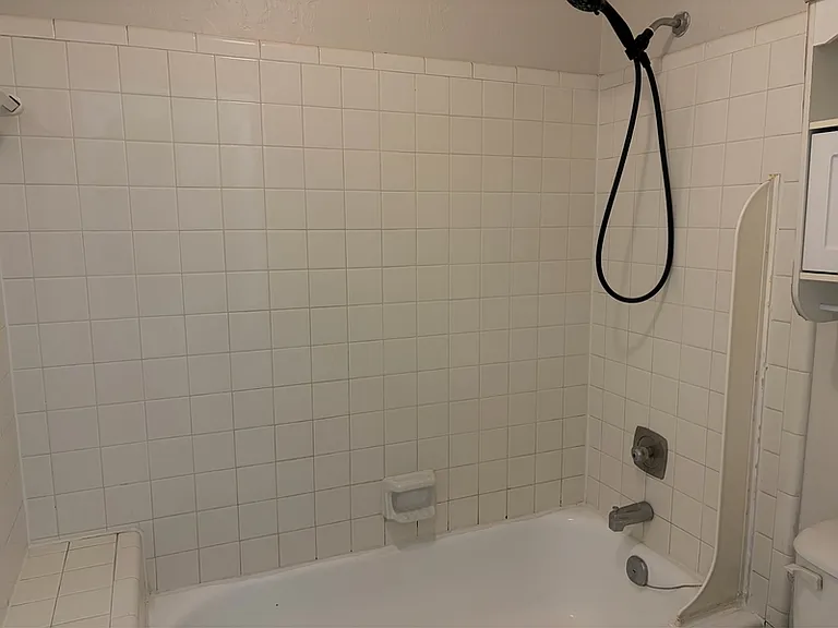 220 Atkinson Dr #D — Photo 10