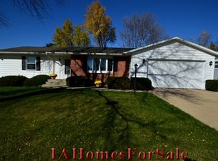 2930 Hillmer Dr SW, Cedar Rapids, IA 52404