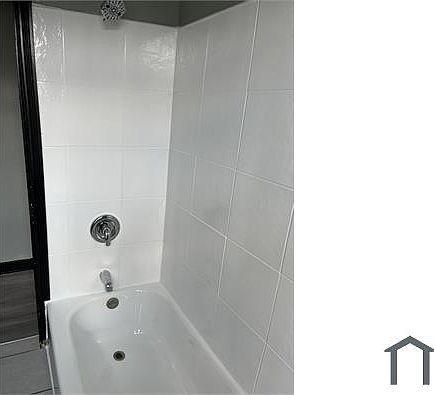 2nd image of 3025 W Dakota St