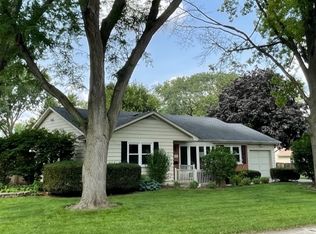 229 Tanoak Ln, Naperville, IL 60540
