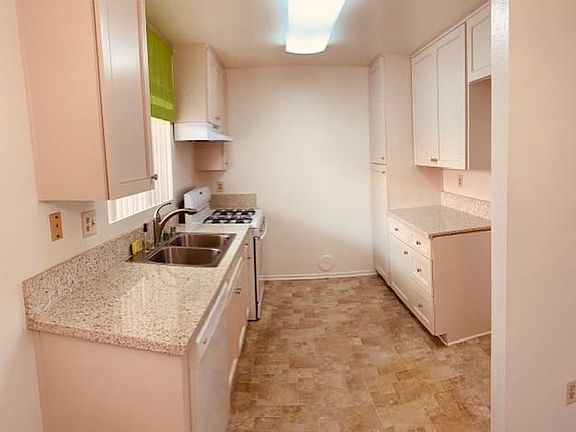 3rd image of 645 Coronado Ave APT B