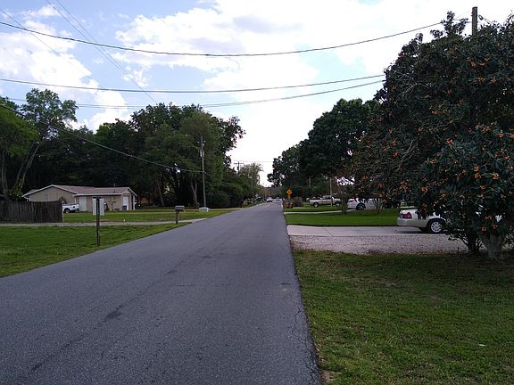 4th image of 27728 Lois Dr