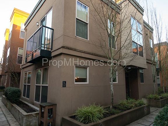 2nd image of 6285 NE Carillion Dr Unit 104
