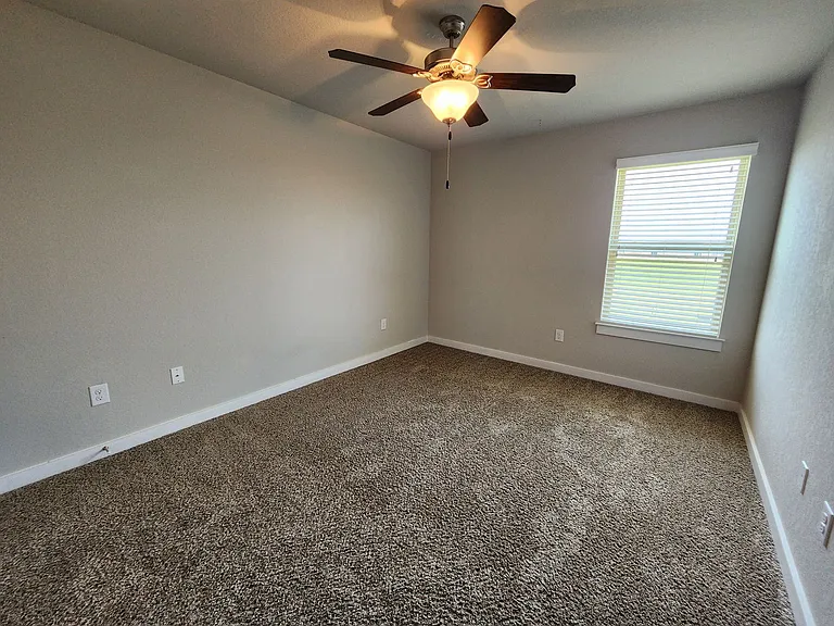319 Creekside Curv — Photo 25