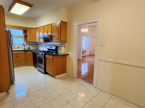5th image of 2225 E 24th St Floor 2