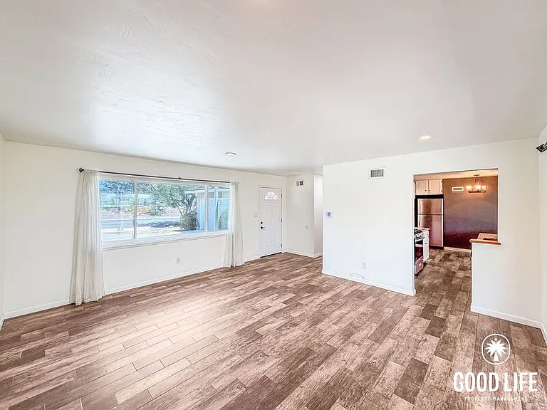 8051 San Carlos Dr — Photo 2