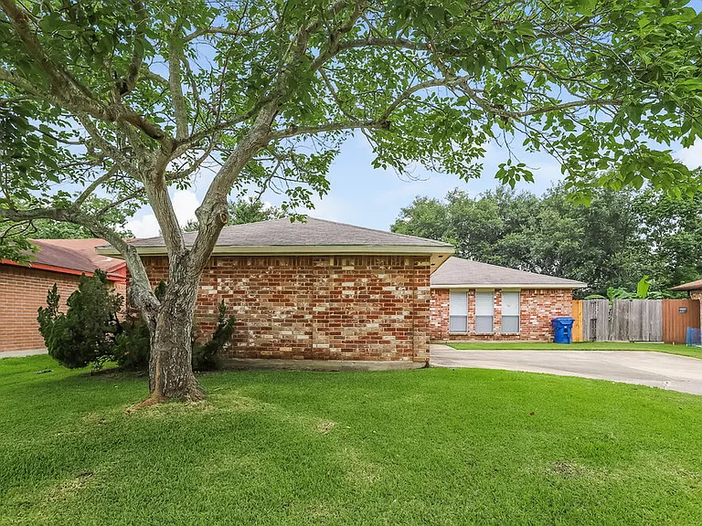 2010 Quail Place Dr — Photo 1