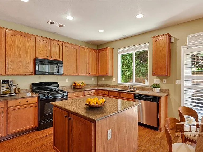 1305 Derby Dr — Photo 5