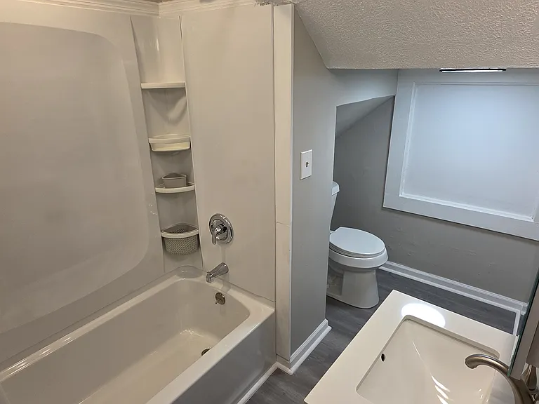 1225 W Osborne St — Photo 16