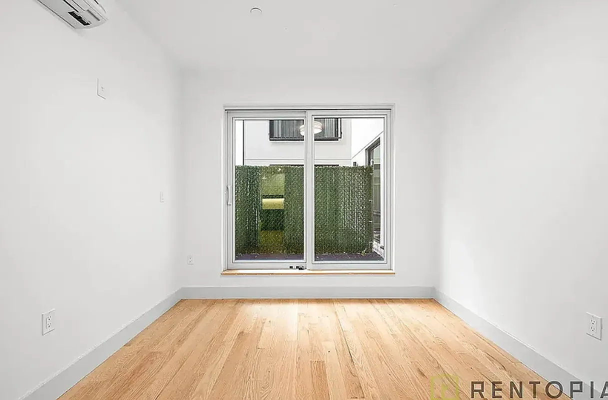 319 Lenox Rd — Photo 3