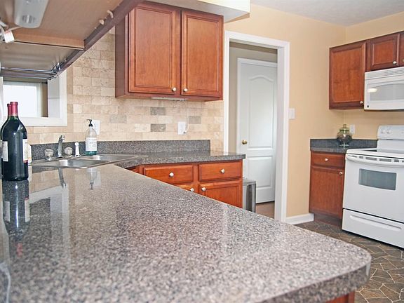 5th image of 106 Judd Ct