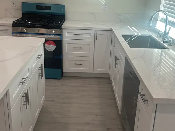 10893 Walnut St, Los Alamitos, CA 90720