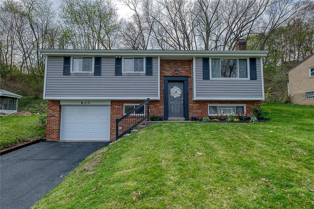 620 Moonstone Dr photo 1