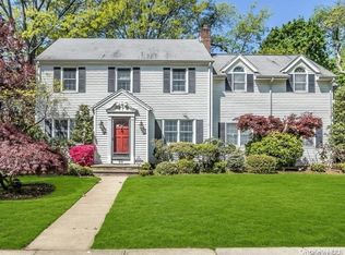 95 High St, Williston Park, NY 11596